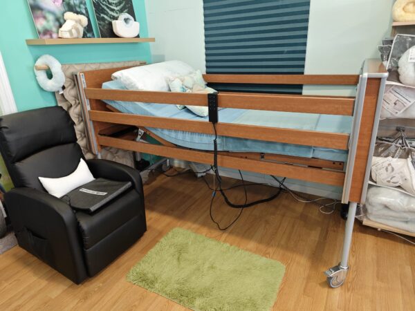cama articulada de cerezo para personas discapacitadas o con problemas de movilidad
