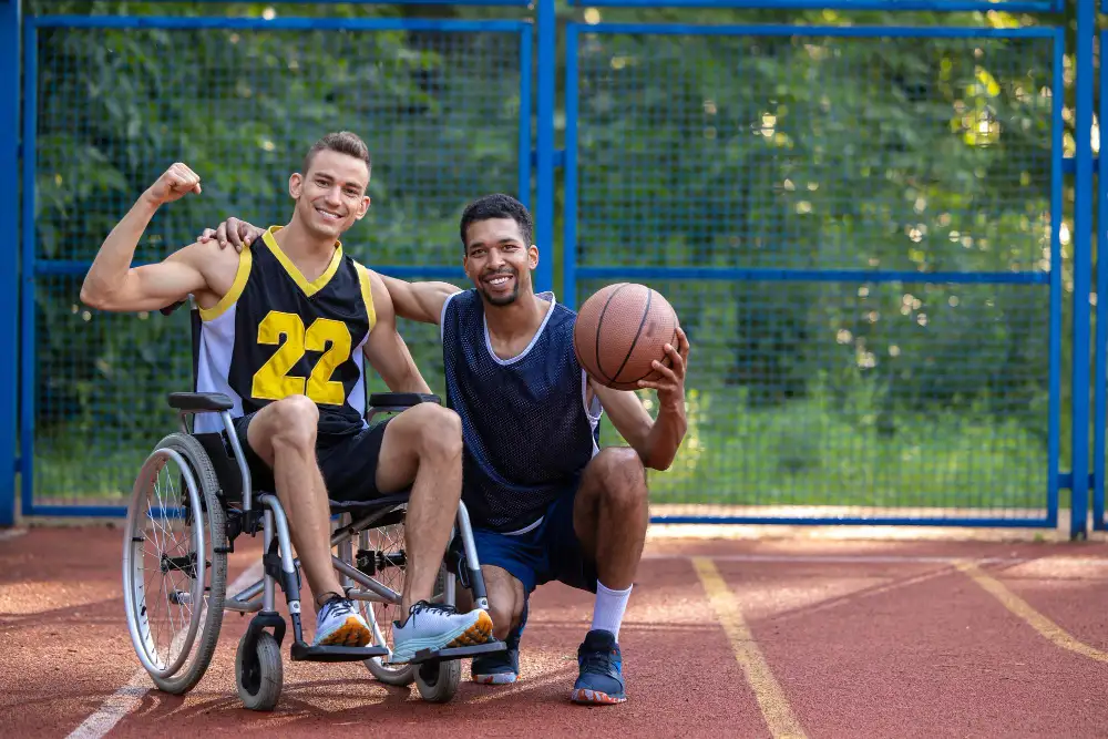 Persona en silla de ruedas jugando basket